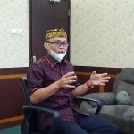 Ketua DPRD Kota Bekasi, Chairoman J Putro saat di wawancara (23/9).