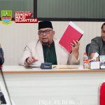 Ketua Komisi 1 DPRD Ridwan Arifin saat rapat terkait SPPT Tanah Desa Muktiwari, di Ruang Komisi 1 (21/1/2026).